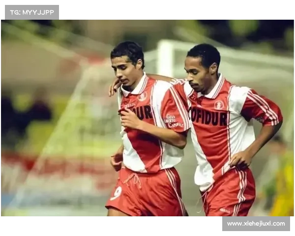 哈格里夫斯称埃基蒂克既能踢中锋又能踢左边锋与亨利有相似之处